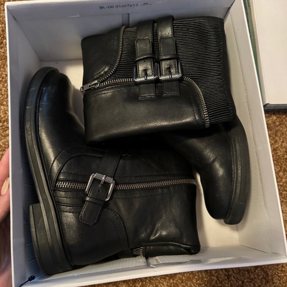 White Mountain mazed riding boots